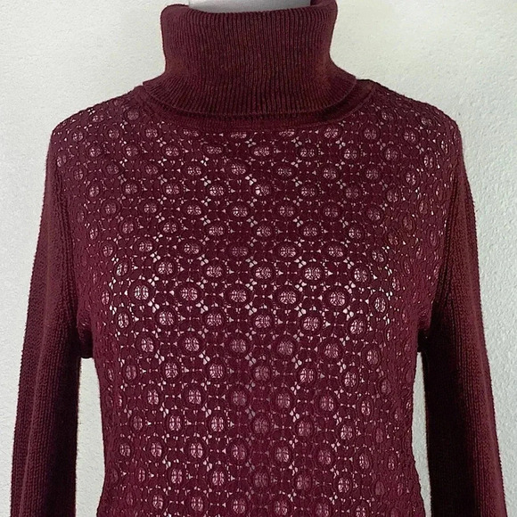 SIMPLY VERA Vera Wang Mock Layer Shirt Turtle Neck Laced Sweater Size M Burgundy - Picture 4 of 14
